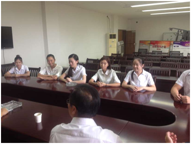 (图为实习生发表自己收获和感想)